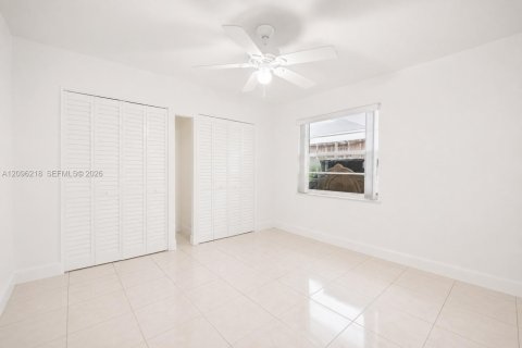 Villa ou maison à louer à Miami, Floride: 4 chambres, 188.31 m2 № 2386942 - photo 12