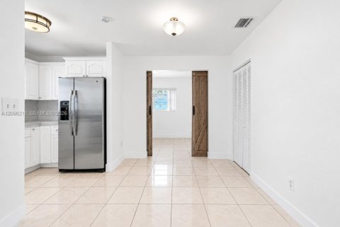 Villa ou maison à louer à Miami, Floride: 4 chambres, 188.31 m2 № 2386942 - photo 5