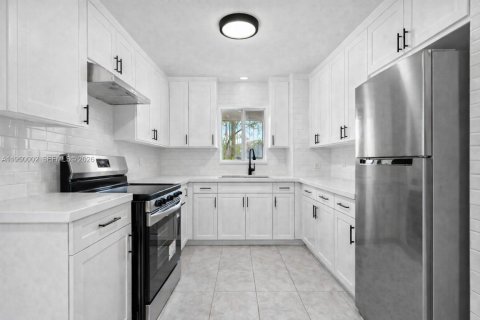 Купить виллу или дом в Майами, Флорида 4 спальни, 132.39м2, № 2005733 - фото 2