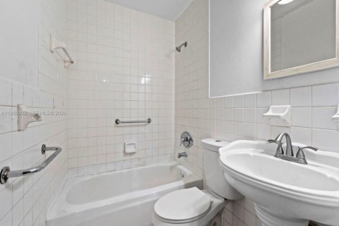 Купить виллу или дом в Майами, Флорида 4 спальни, 132.39м2, № 2005733 - фото 24