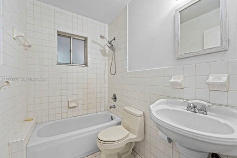 Купить виллу или дом в Майами, Флорида 4 спальни, 132.39м2, № 2005733 - фото 16