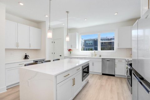 Townhouse in Tampa, Florida 3 bedrooms, 214.98 sq.m. № 2379807 - photo 12