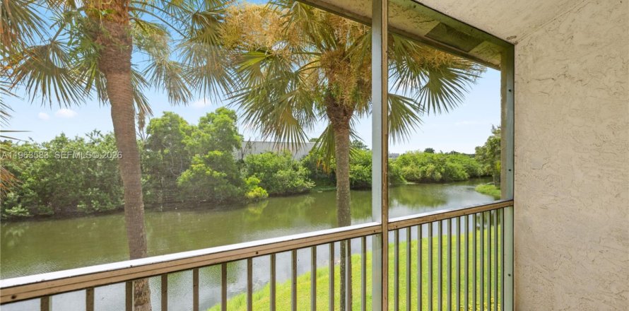 Condominio en Margate, Florida, 2 dormitorios  № 2025350