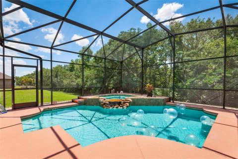 House in Auburndale, Florida 4 bedrooms, 289.67 sq.m. № 1673590 - photo 22