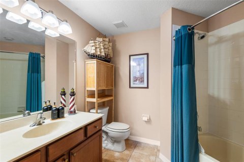 House in Auburndale, Florida 4 bedrooms, 289.67 sq.m. № 1673590 - photo 20