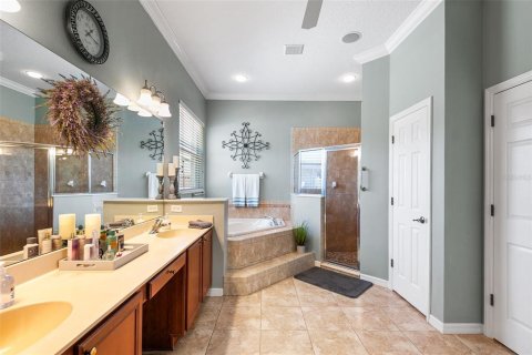 House in Auburndale, Florida 4 bedrooms, 289.67 sq.m. № 1673590 - photo 13