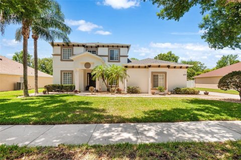 House in Auburndale, Florida 4 bedrooms, 289.67 sq.m. № 1673590 - photo 1