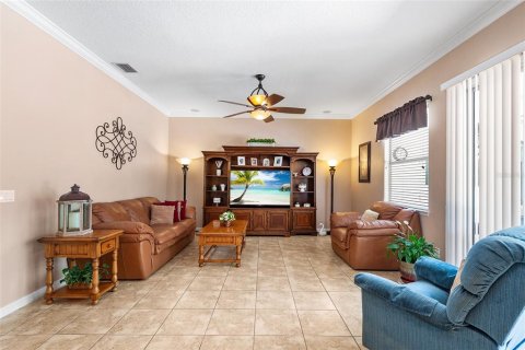 House in Auburndale, Florida 4 bedrooms, 289.67 sq.m. № 1673590 - photo 6