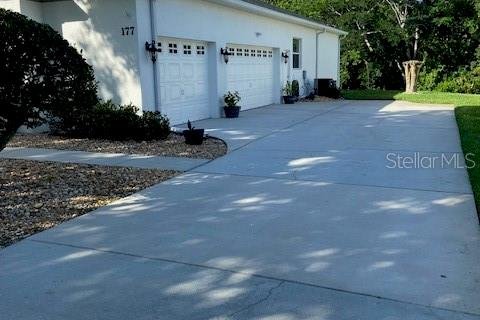 House in Auburndale, Florida 4 bedrooms, 289.67 sq.m. № 1673590 - photo 3