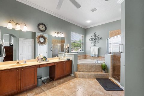 House in Auburndale, Florida 4 bedrooms, 289.67 sq.m. № 1673590 - photo 12