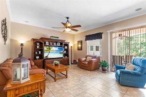 House in Auburndale, Florida 4 bedrooms, 289.67 sq.m. № 1673590 - photo 5