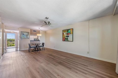 Condo in Clearwater, Florida, 1 bedroom  № 2105591 - photo 6