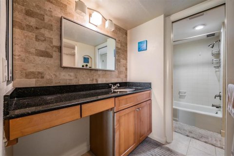 Condo in Clearwater, Florida, 1 bedroom  № 2105591 - photo 17