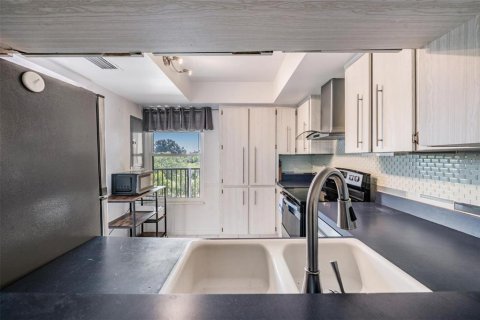 Condo in Clearwater, Florida, 1 bedroom  № 2105591 - photo 13