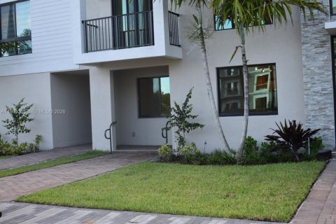 Copropriété à vendre à Doral, Floride: 2 chambres, 121.89 m2 № 2001545 - photo 2