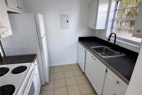 Apartment in Miami Beach, Florida 2 bedrooms, 83.61 sq.m. № 2042992