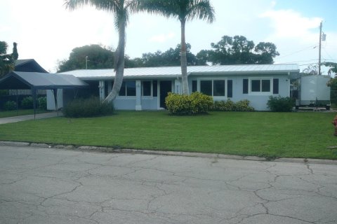 Casa en St. Lucie, Florida 3 dormitorios, 112.23 m2 № 2351139