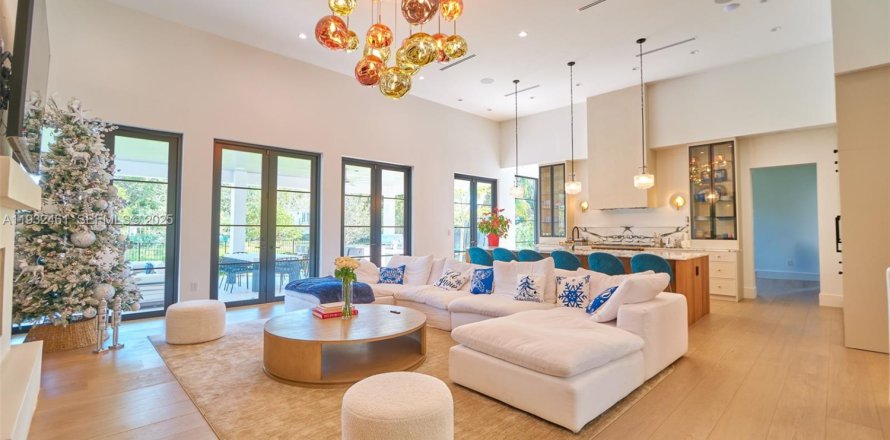 Casa en Pinecrest, Florida 4 dormitorios № 1993229