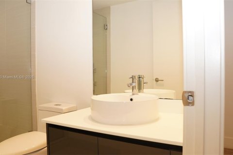 Condo in Miami, Florida, 2 bedrooms № 2082177 - photo 12
