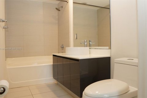 Condo in Miami, Florida, 2 bedrooms № 2082177 - photo 13