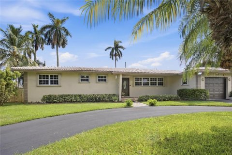 House in Hollywood, Florida 3 bedrooms, 185.71 sq.m. № 2285479