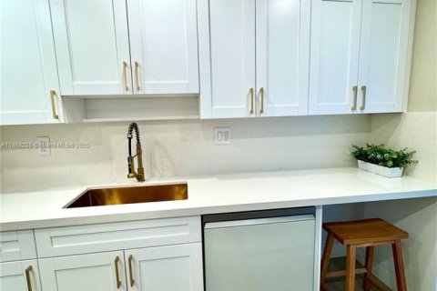 Condo in Sunny Isles Beach, Florida, 1 bedroom  № 1920025 - photo 24