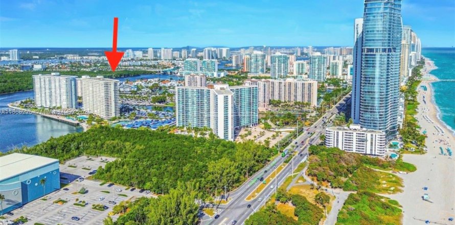 Condo in Sunny Isles Beach, Florida, 1 bedroom № 1920025