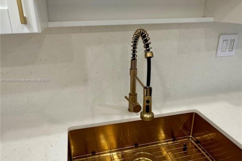 Condo in Sunny Isles Beach, Florida, 1 bedroom  № 1920025 - photo 25