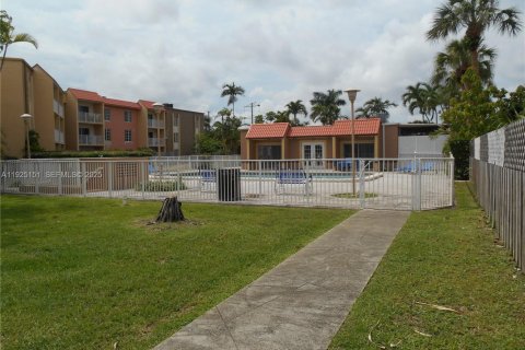 Condo in Doral, Florida, 1 bedroom  № 1988692 - photo 5