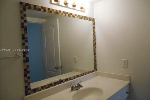 Condo in Doral, Florida, 1 bedroom  № 1988692 - photo 2