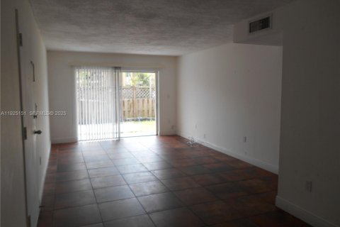 Condo in Doral, Florida, 1 bedroom  № 1988692 - photo 4