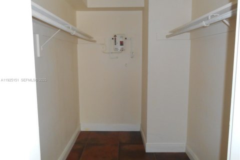Condo in Doral, Florida, 1 bedroom  № 1988692 - photo 7