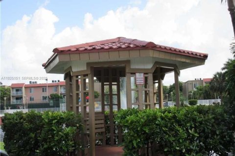 Condo in Doral, Florida, 1 bedroom  № 1988692 - photo 8