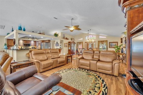 Villa ou maison à vendre à Lake Panasoffkee, Floride: 4 chambres, 235.79 m2 № 2101787 - photo 16