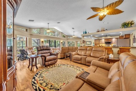 Villa ou maison à vendre à Lake Panasoffkee, Floride: 4 chambres, 235.79 m2 № 2101787 - photo 15