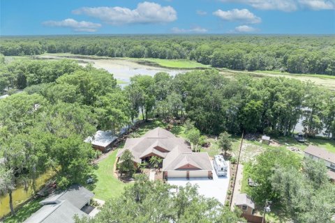 Villa ou maison à vendre à Lake Panasoffkee, Floride: 4 chambres, 235.79 m2 № 2101787 - photo 2