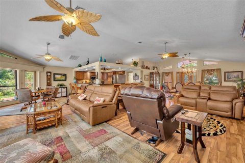 Villa ou maison à vendre à Lake Panasoffkee, Floride: 4 chambres, 235.79 m2 № 2101787 - photo 18