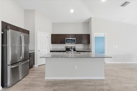 Casa en venta en Winter Haven, Florida, 4 dormitorios № 2075910 - foto 5