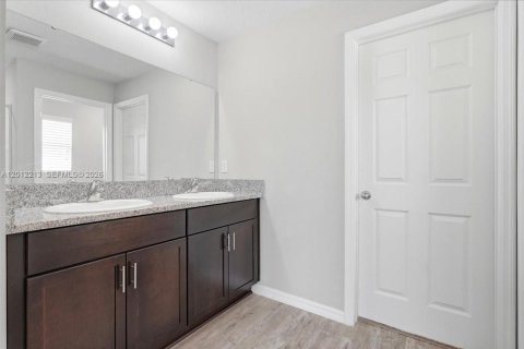 Casa en venta en Winter Haven, Florida, 4 dormitorios № 2075910 - foto 12