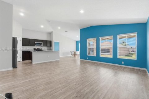 Casa en venta en Winter Haven, Florida, 4 dormitorios № 2075910 - foto 4