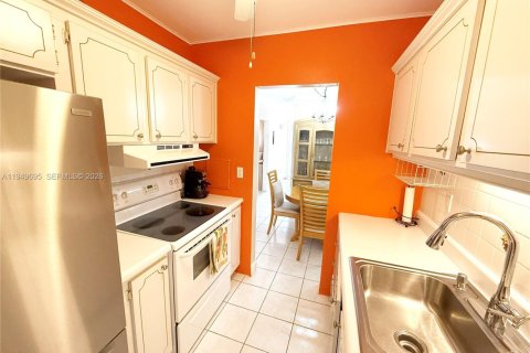 Condominio en venta en Miami, Florida, 1 dormitorio, 63.92 m2 № 2006705 - foto 9