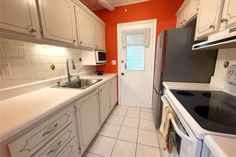 Condominio en venta en Miami, Florida, 1 dormitorio, 63.92 m2 № 2006705 - foto 10