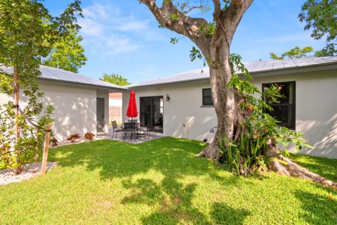 Casa en alquiler en West Palm Beach, Florida, 3 dormitorios, 156.54 m2 № 1040575 - foto 1