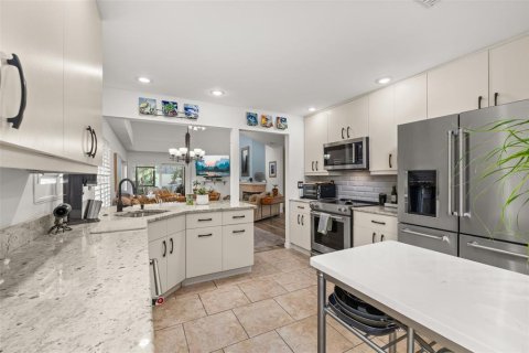 House in Safety Harbor, Florida 3 bedrooms, 191.66 sq.m. № 1762138 - photo 10