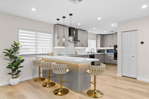 Casa en venta en Hollywood, Florida, 4 dormitorios, 158.31 m2 № 2082994 - foto 8
