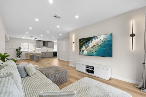 Casa en venta en Hollywood, Florida, 4 dormitorios, 158.31 m2 № 2082994 - foto 9