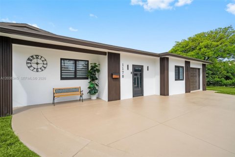 Casa en venta en Hollywood, Florida, 4 dormitorios, 158.31 m2 № 2082994 - foto 2