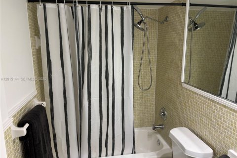 Купить кондоминиум в Холливуд, Флорида 1 спальня, 83.43м2, № 2244953 - фото 15