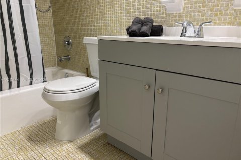 Купить кондоминиум в Холливуд, Флорида 1 спальня, 83.43м2, № 2244953 - фото 17