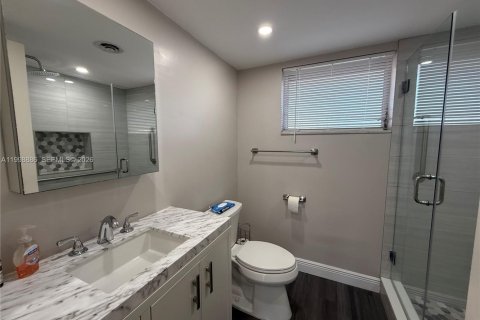 Condo in Miami, Florida, 1 bedroom  № 2060952 - photo 11